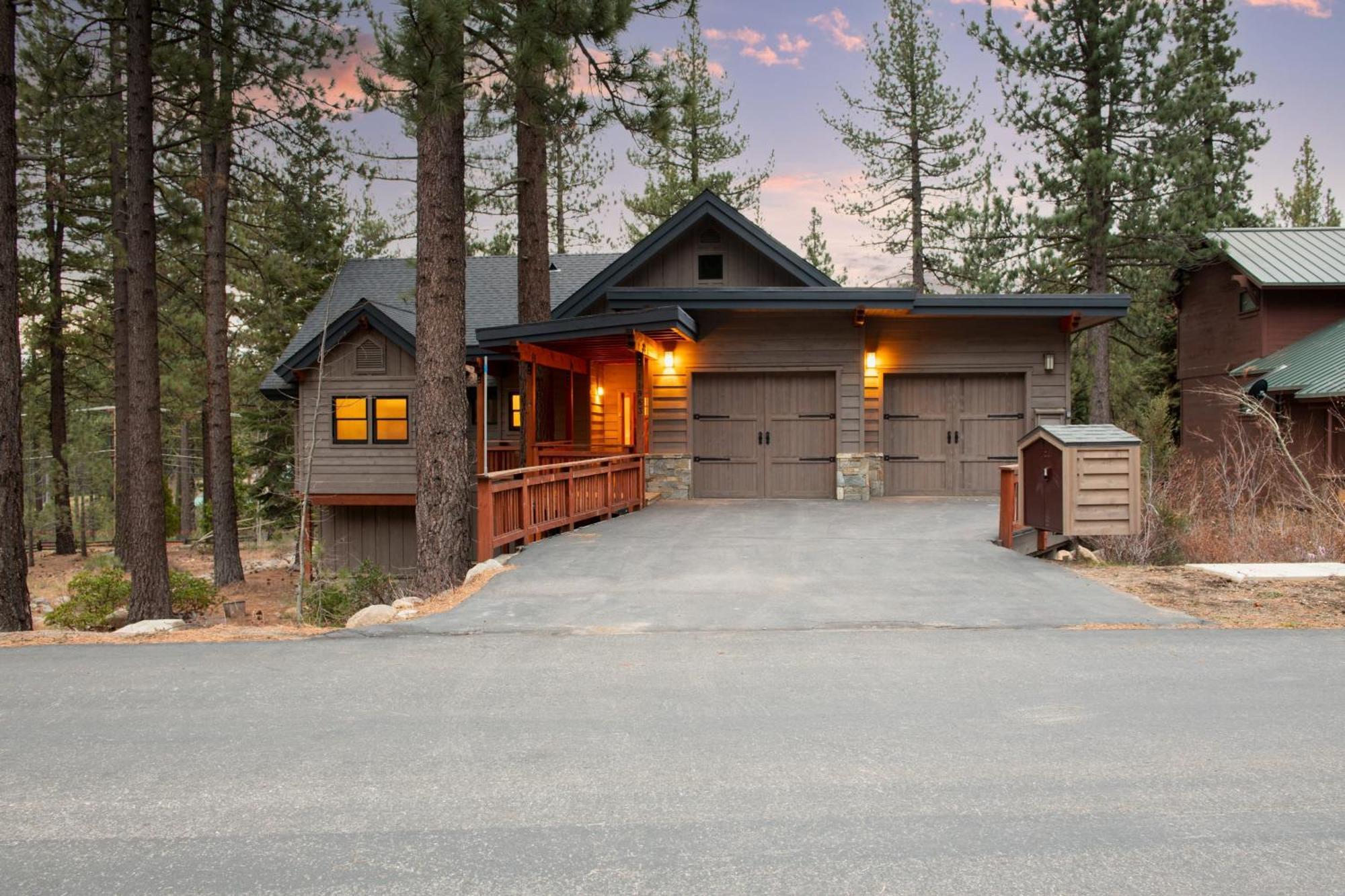 Coyote Moon By Avantstay Cabin Wsauna Mins From Dt Truckee Northstar Eksteriør bilde