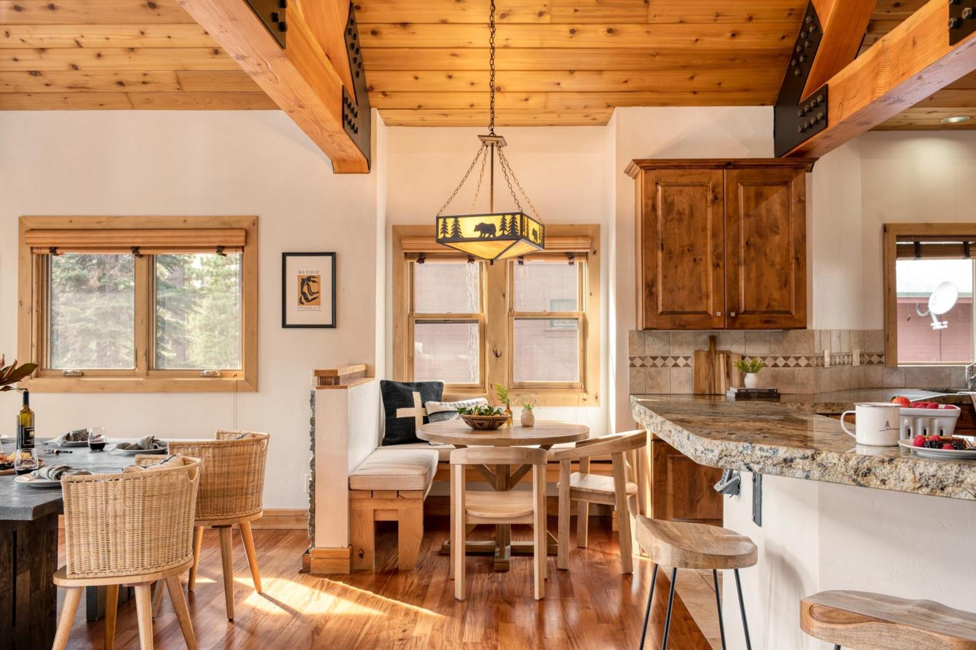 Coyote Moon By Avantstay Cabin Wsauna Mins From Dt Truckee Northstar Eksteriør bilde
